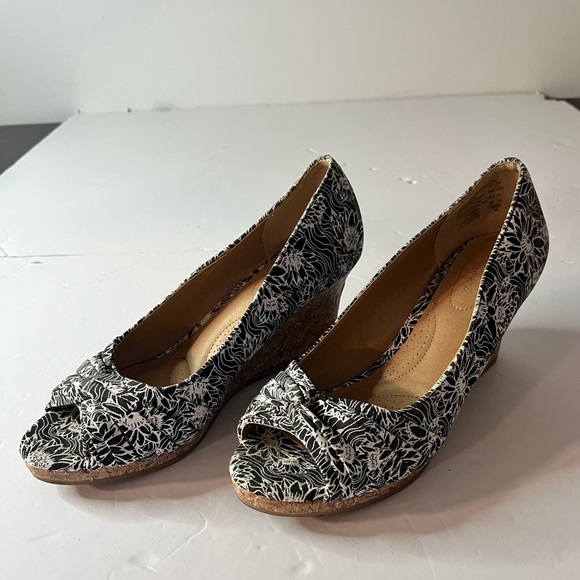 DexFlex Comfort Women’s Black & White Floral Cork Wedge Heels, Size 7 W - Picture 6 of 11